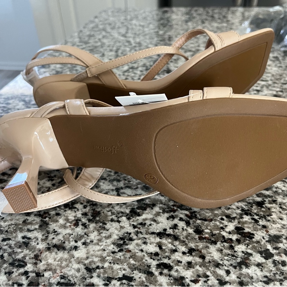 Elegant Tan Strappy Sandals - Picture 5 of 6